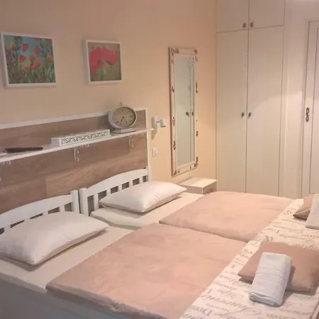 Entrance アパート *